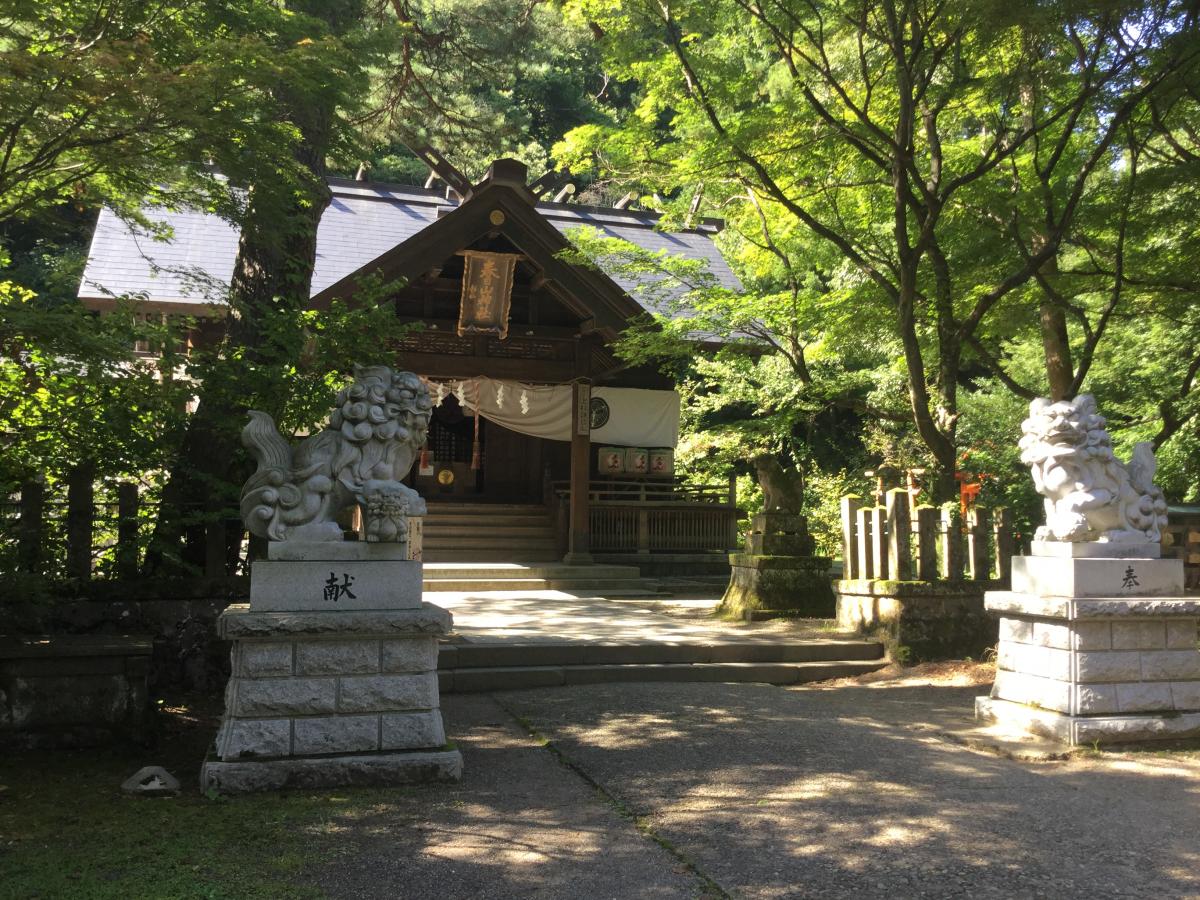 春日山神社
