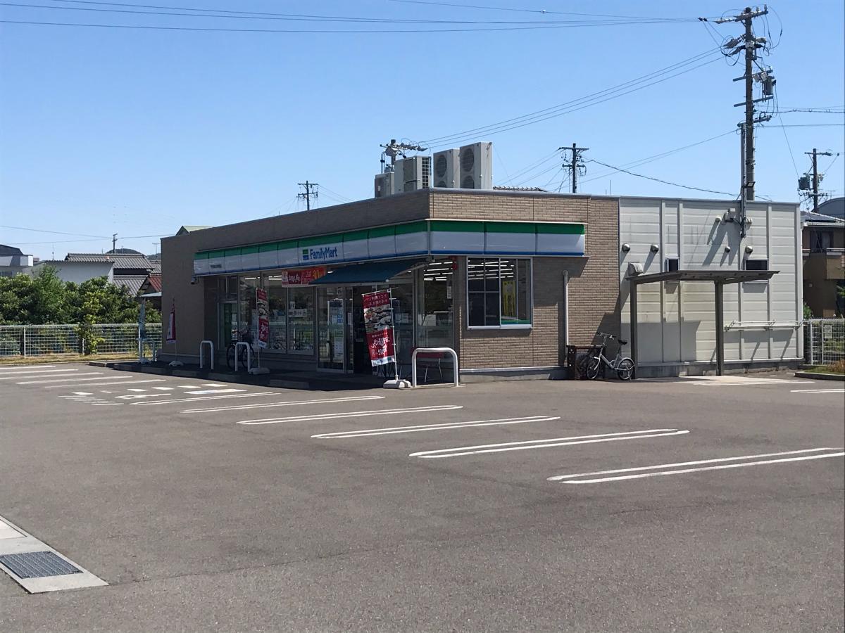 マーケットピア ファミリーマート 各務原総合体育館店 各務原市那加太平町