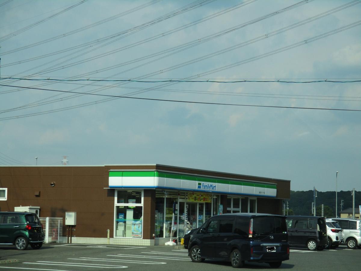 マーケットピア ファミリーマート 関広見インター店